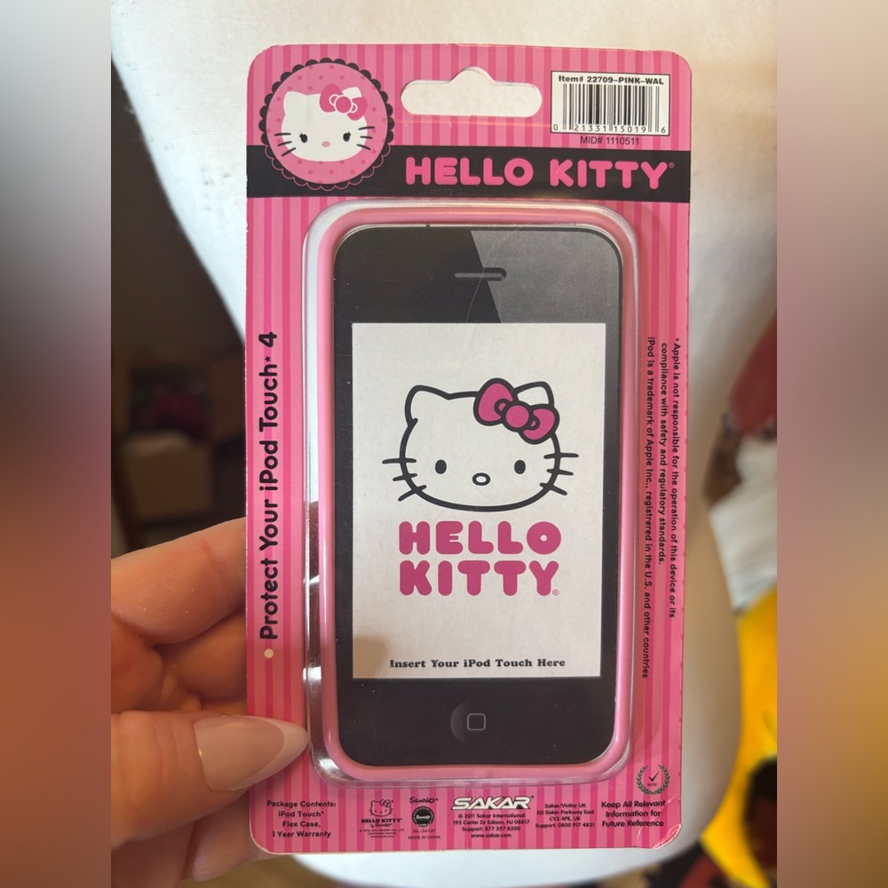 The Sak Pink Hello Kitty Flex Case for iPod Touch 4 - Picture 2 of 2